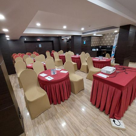Central Beacon Hotel Surat Exterior photo