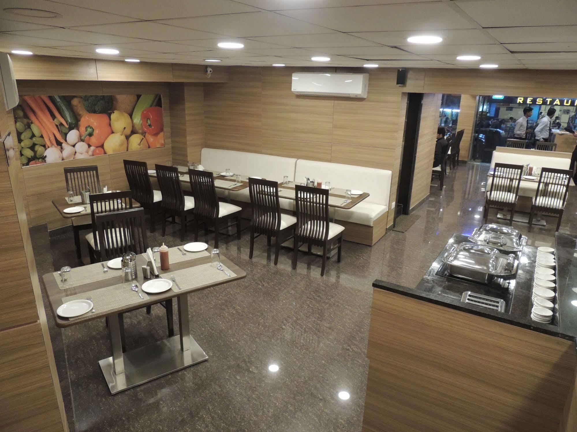 Central Beacon Hotel Surat Exterior photo