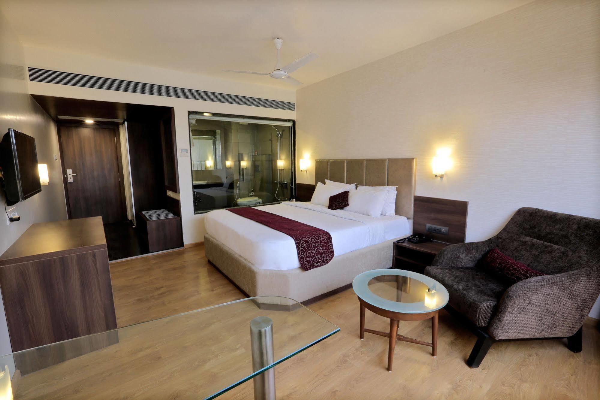Central Beacon Hotel Surat Exterior photo