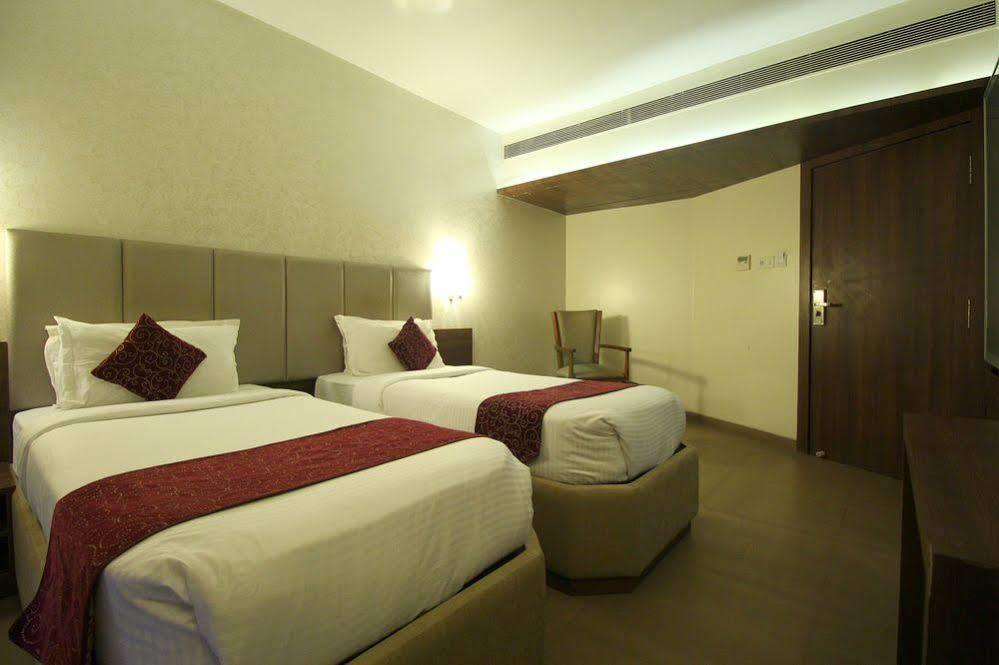 Central Beacon Hotel Surat Exterior photo