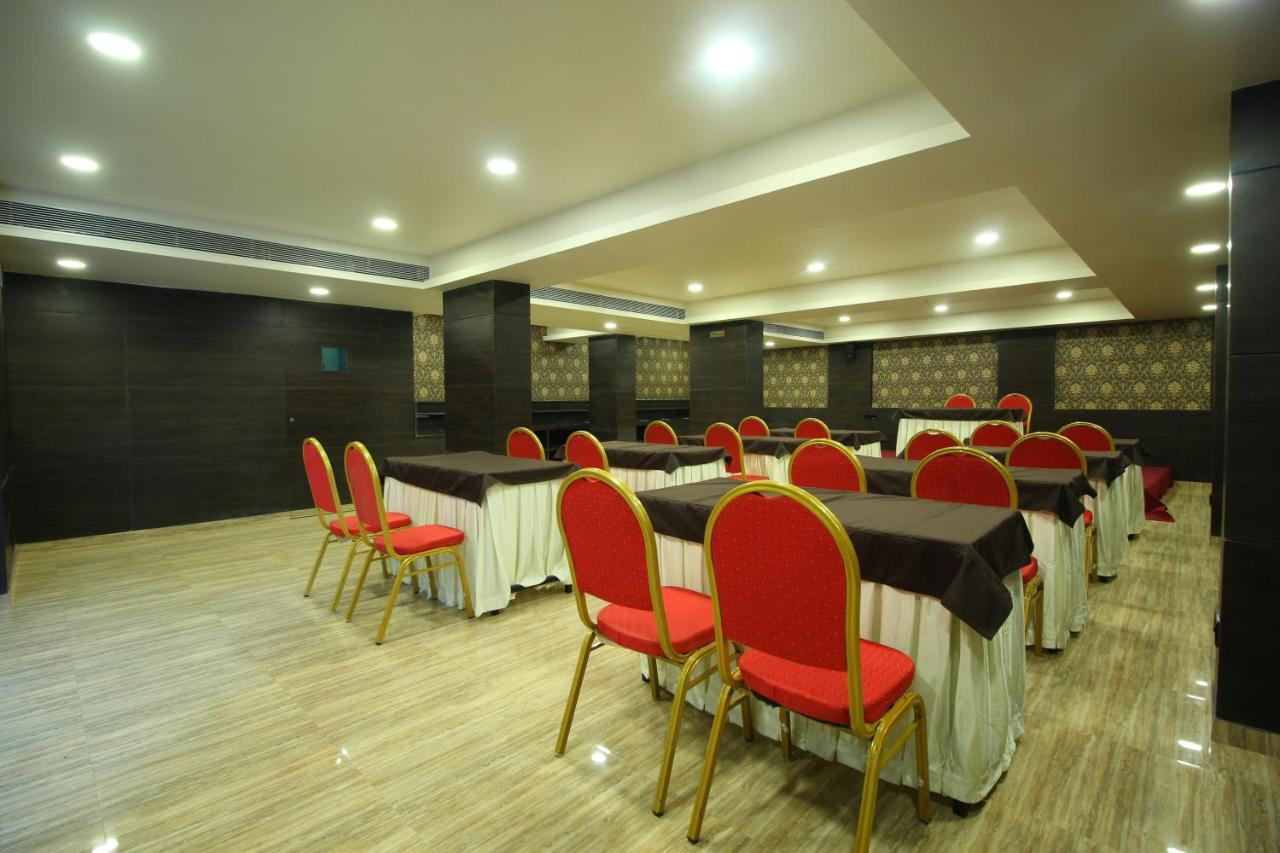 Central Beacon Hotel Surat Exterior photo